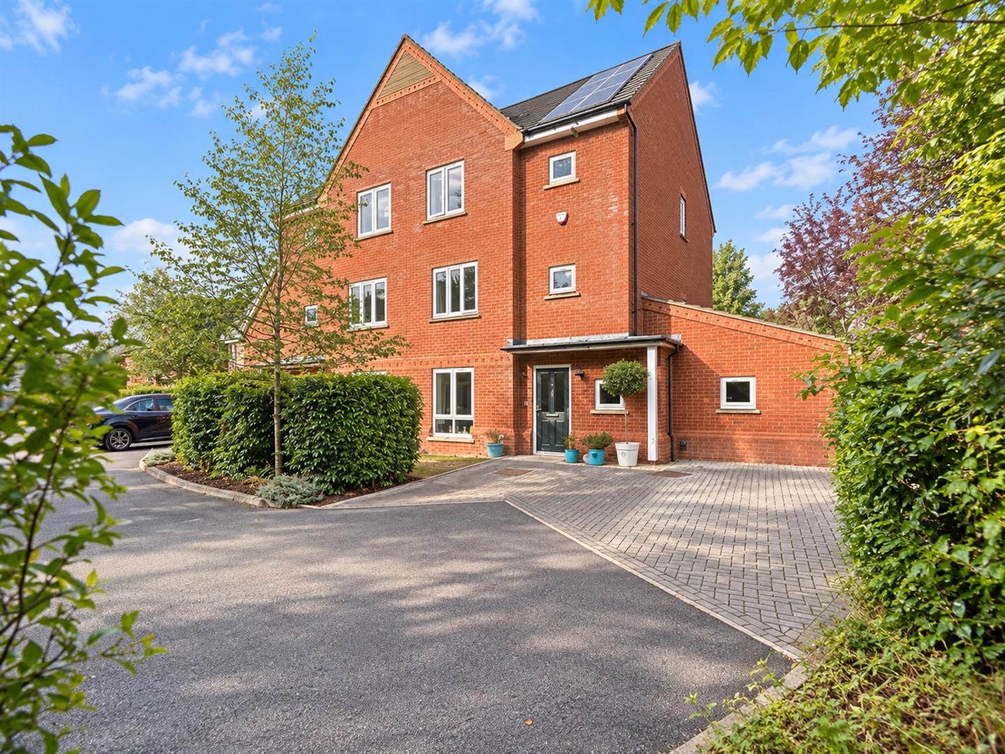 4 bed property in Poulter Croft, Milton Keynes